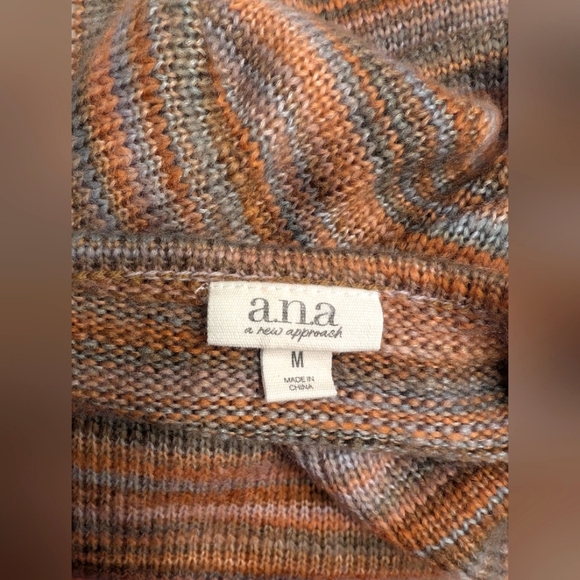 A.n.a V Neck Multicolor Sweater Size Medium - Picture 4 of 6